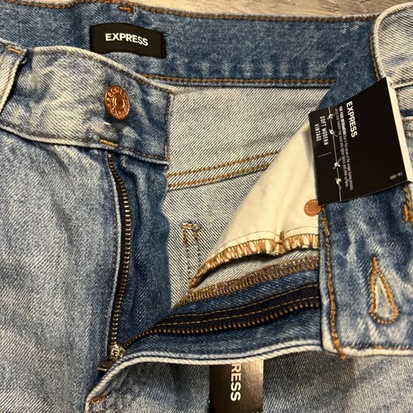 Express, High Waisted Wide Leg Jeans - Light Wash - Size 2R - Picture 6 of 13